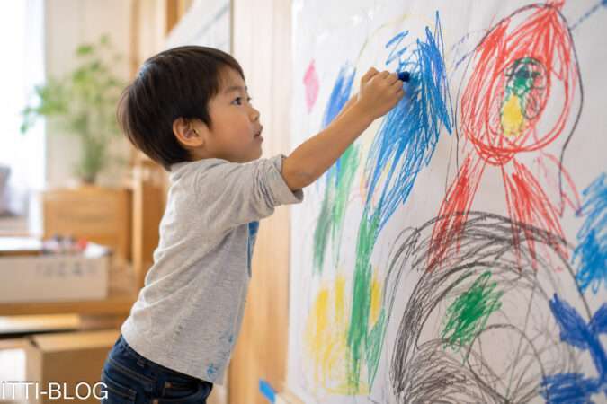 絵を描くのが好きな子